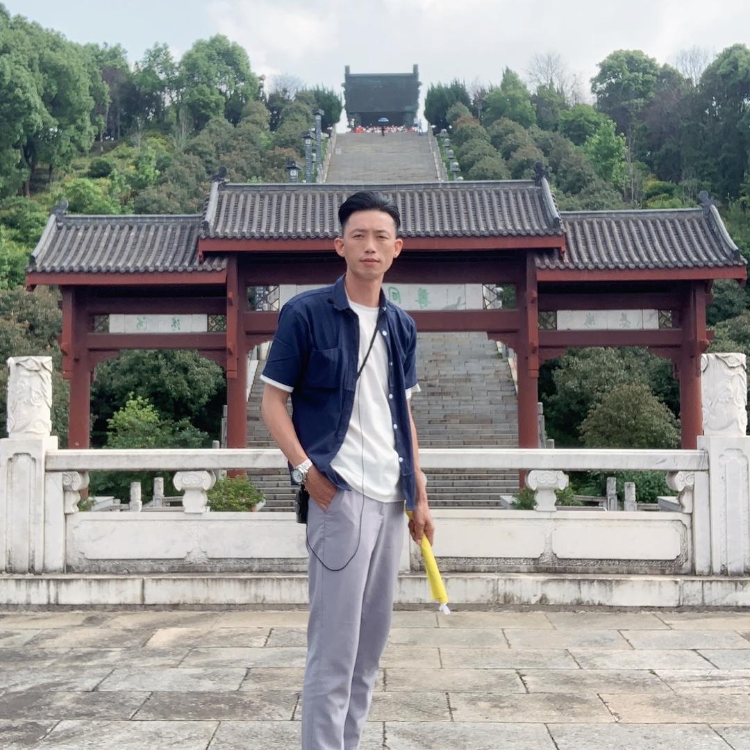 导游：貌似潘安