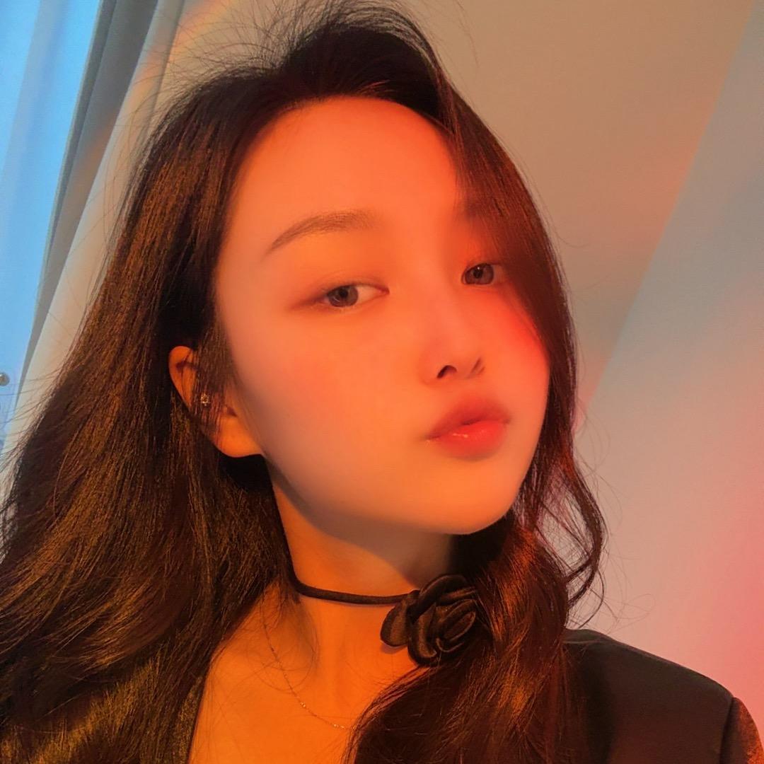 鄢二妞。