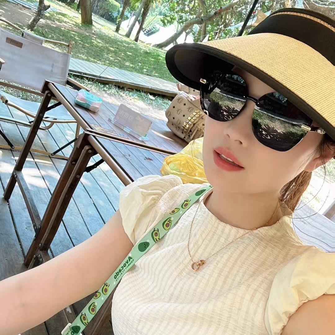 妙可羽绒服工厂店