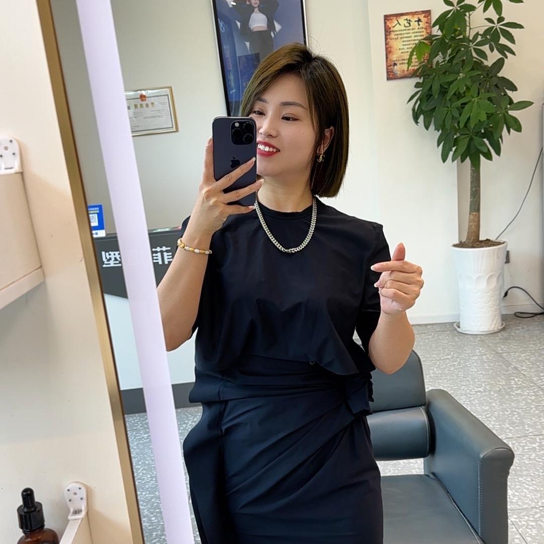 宜宾周一菲专注减龄发型设计