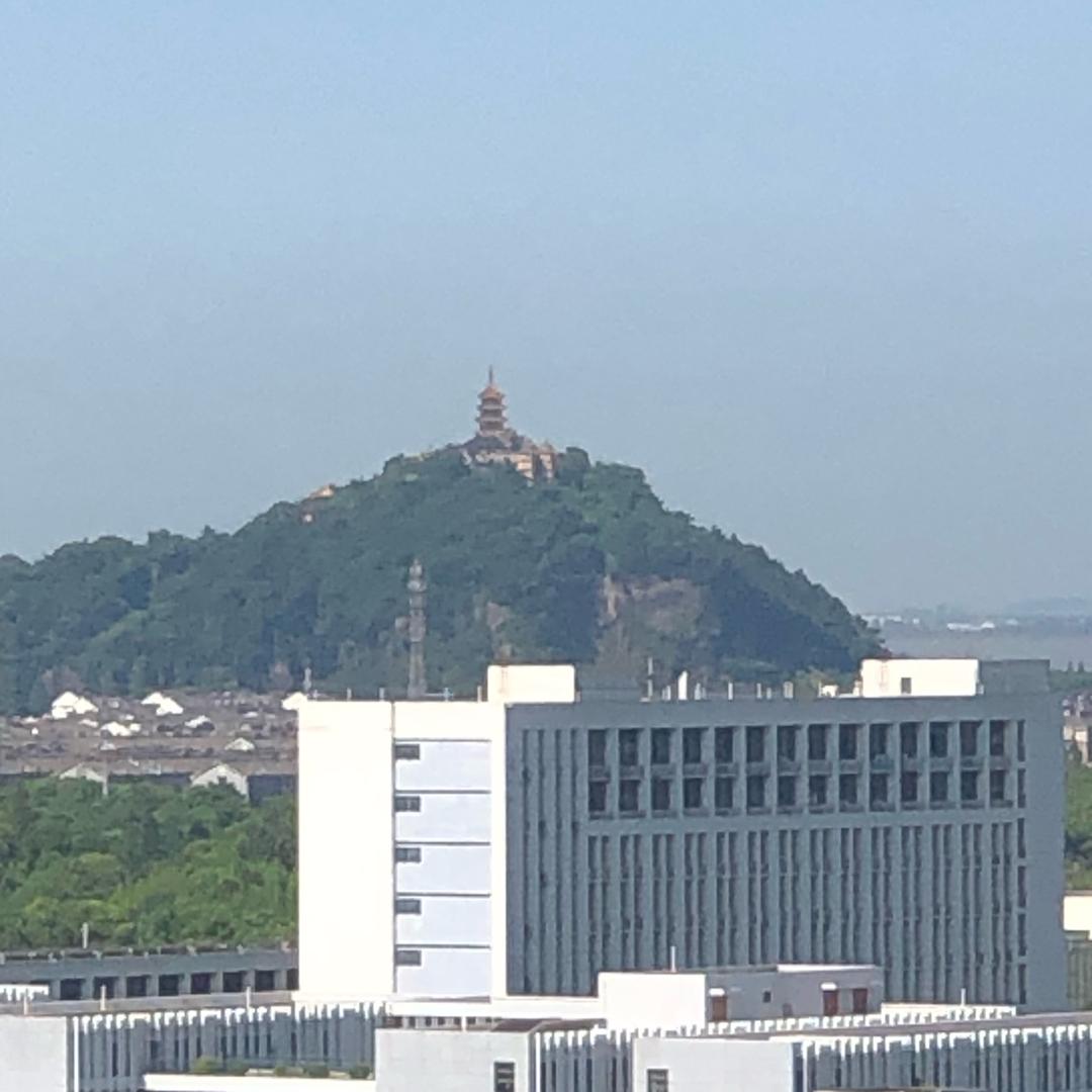 八月