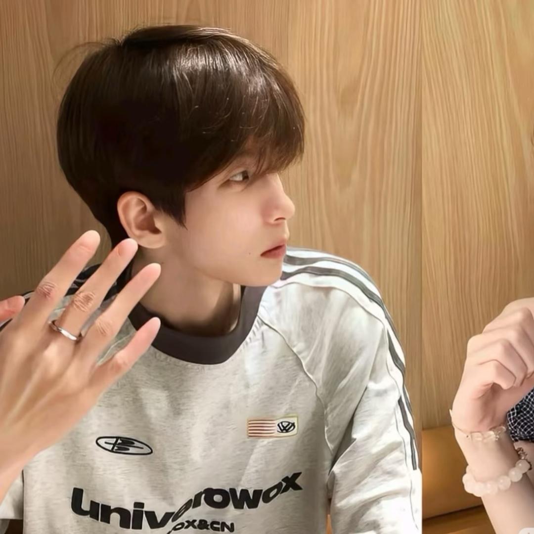 一口两个西红柿