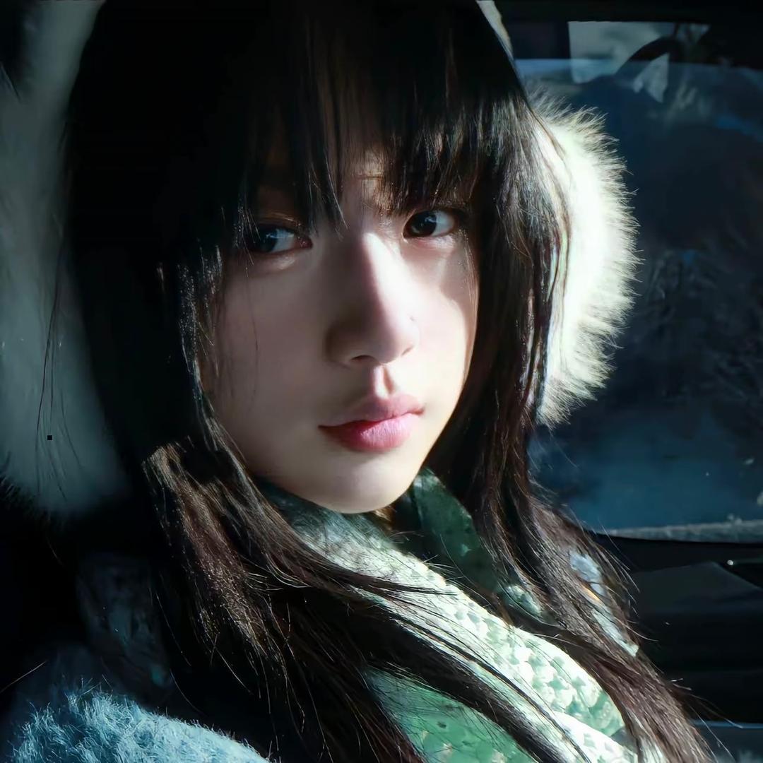 立即亲在小妤脸上𓆡𓆝𓆟