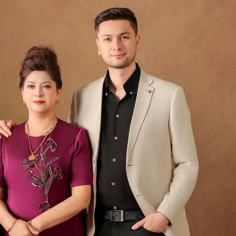 阿依努尔 女装店