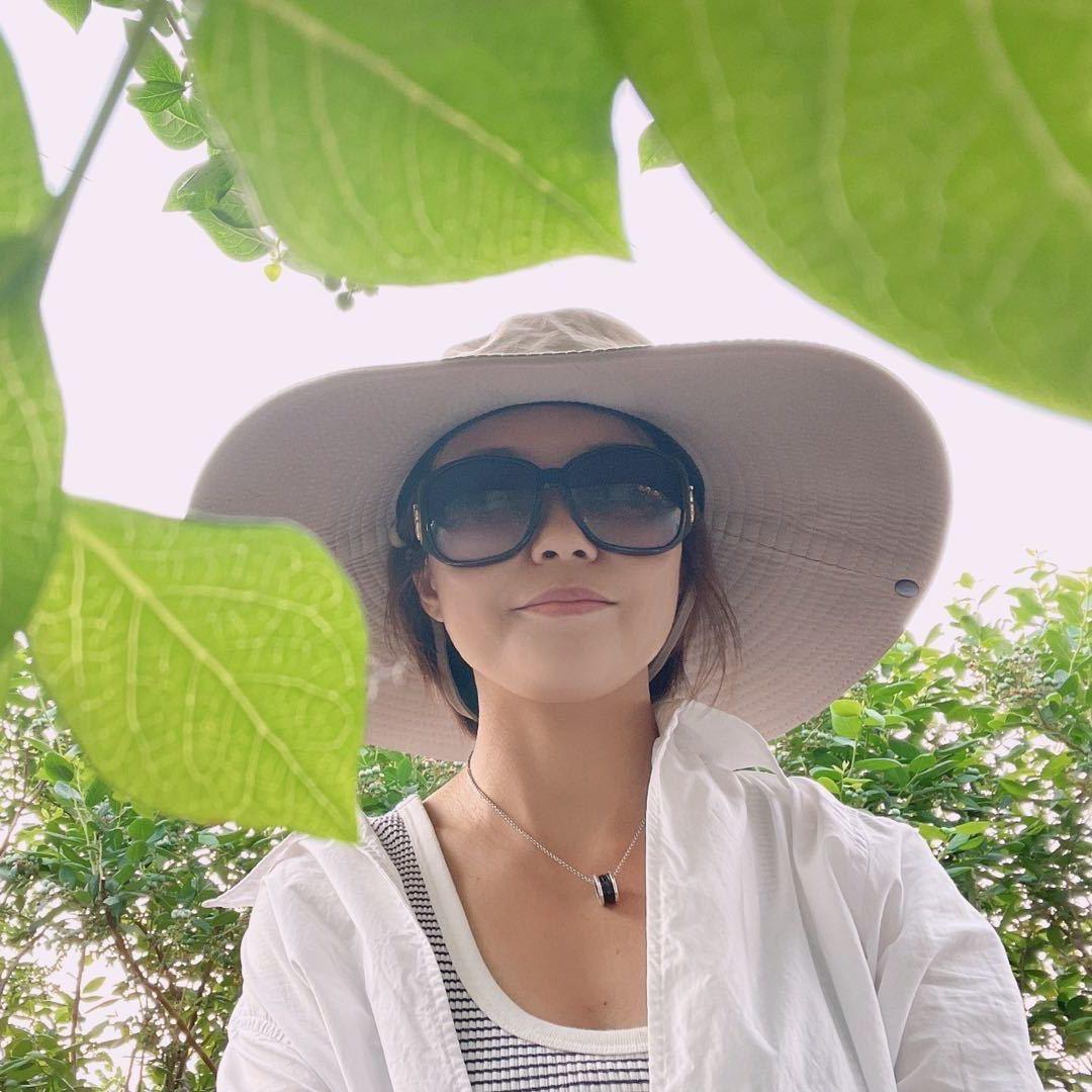 在海边种蓝莓的薇薇