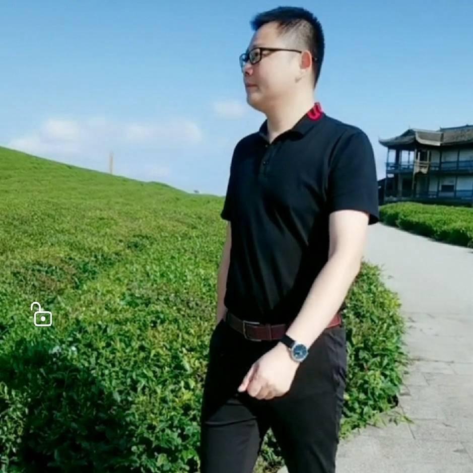 尹亮