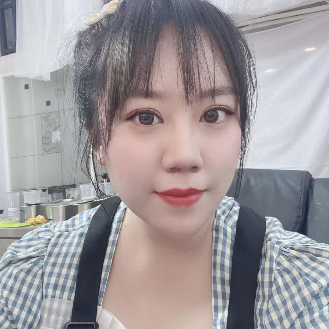 爱狗狗的姑娘