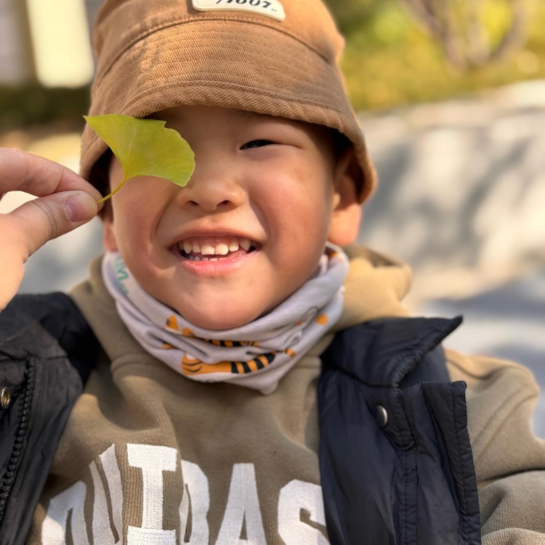 Yi 个可爱的小孩