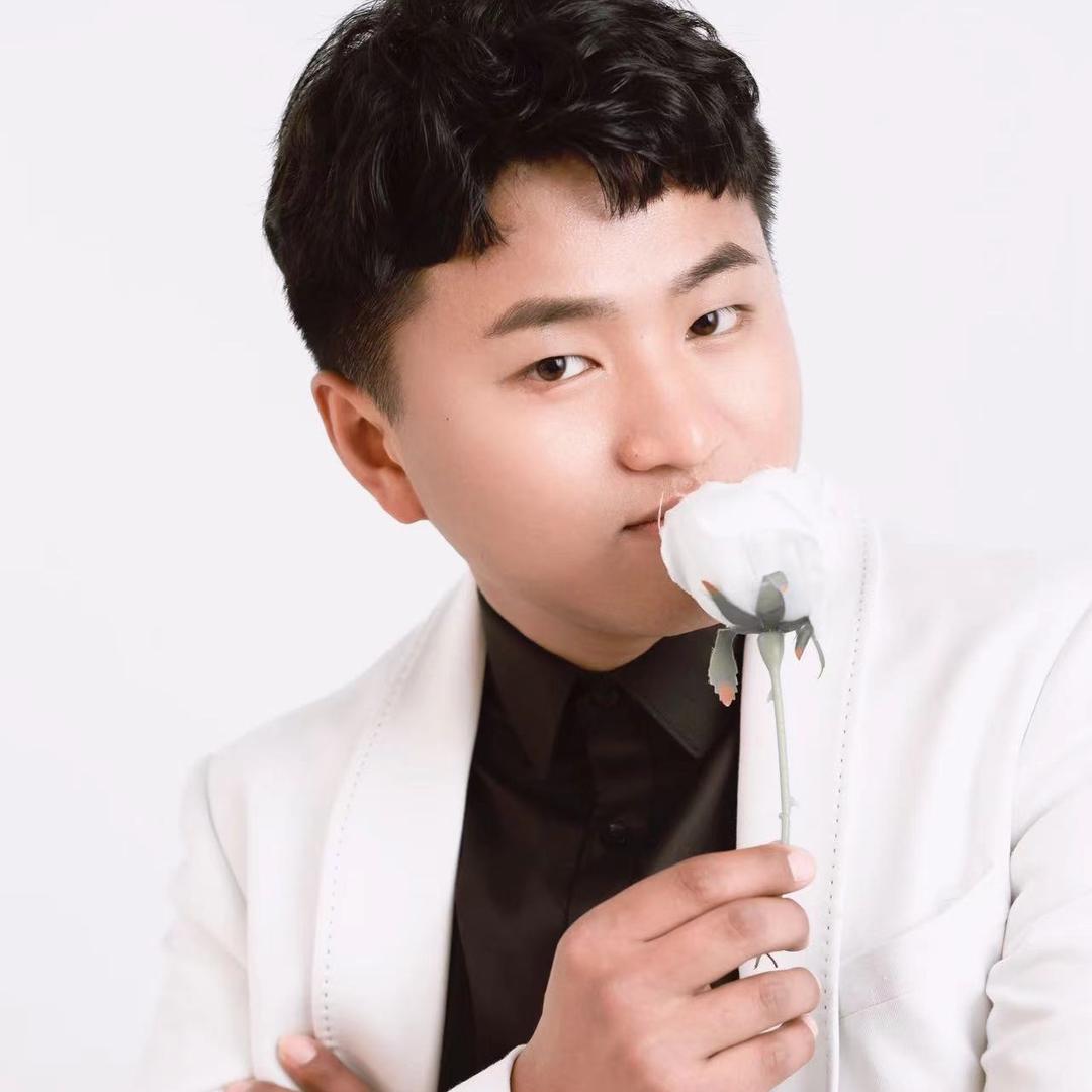 @一块腹肌的王先森。