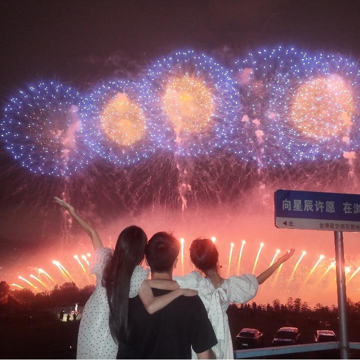 笑是表情，与快乐无关