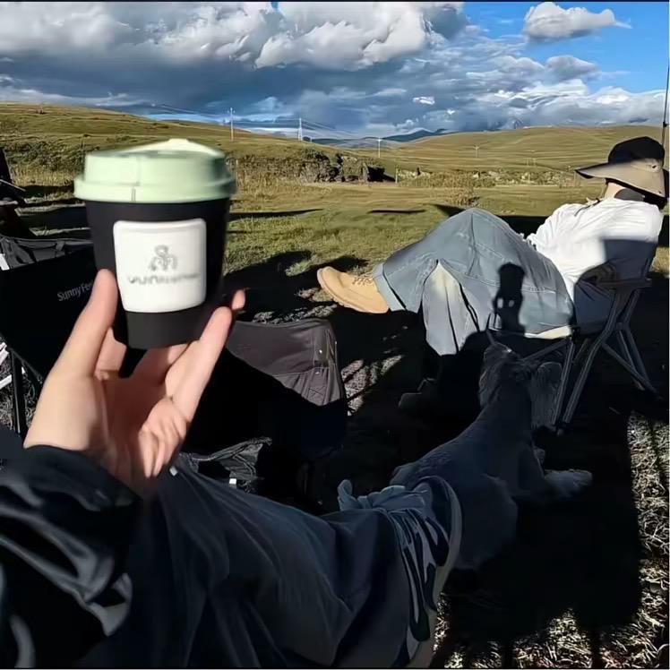 “😶‍🌫️”