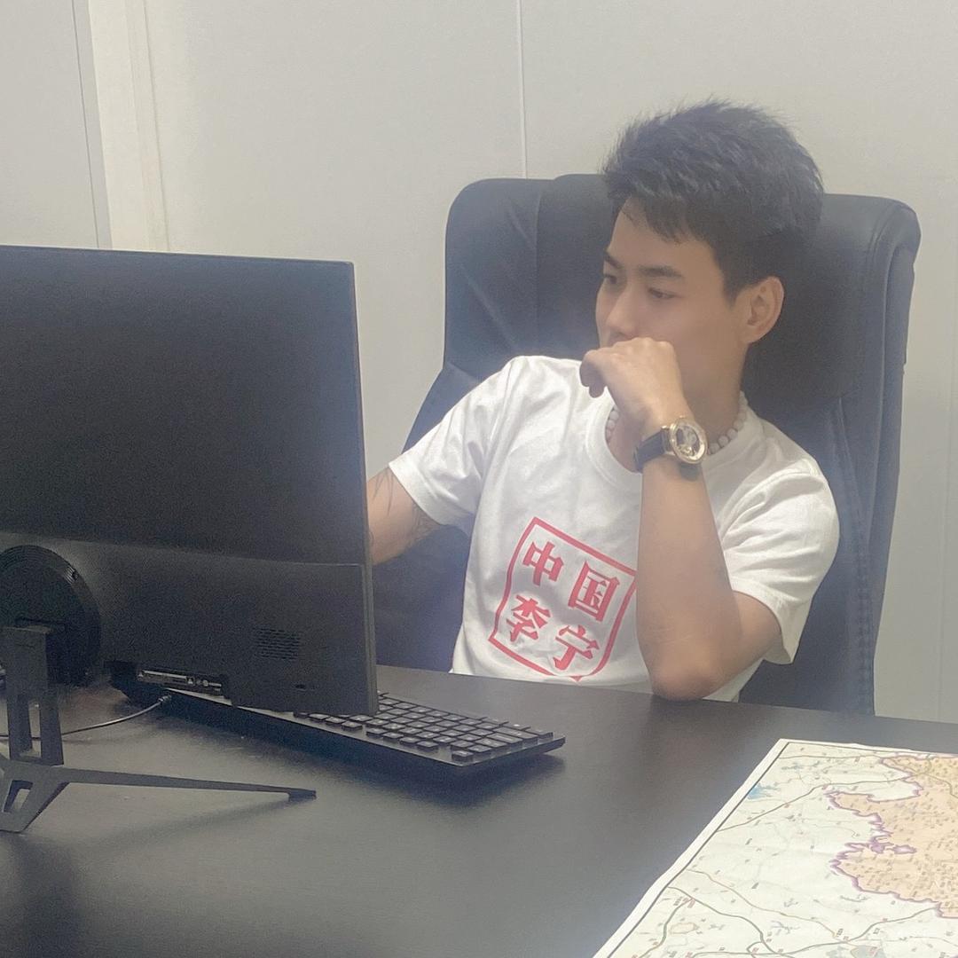 ᝰꪶಇꫀ⁴小伟