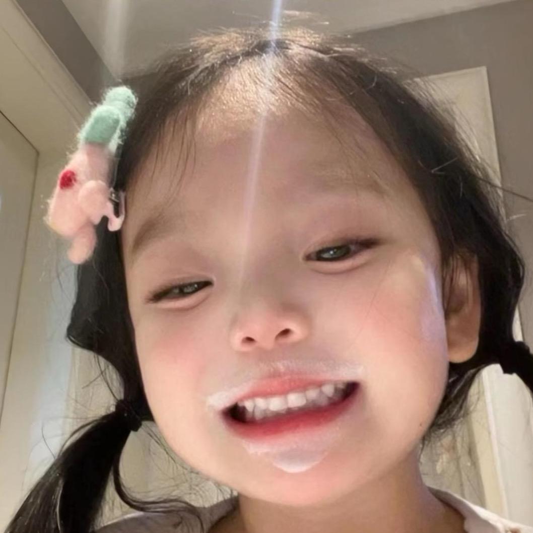 阳光照在核桃树上