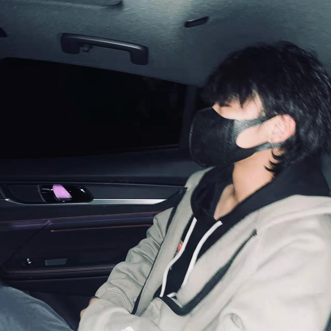 小黑爱鸽