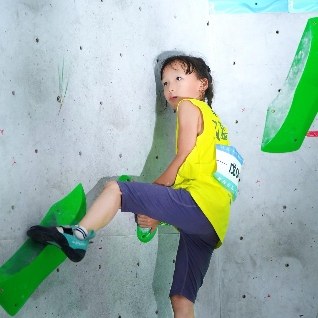 攀岩一家(易❤️佳)