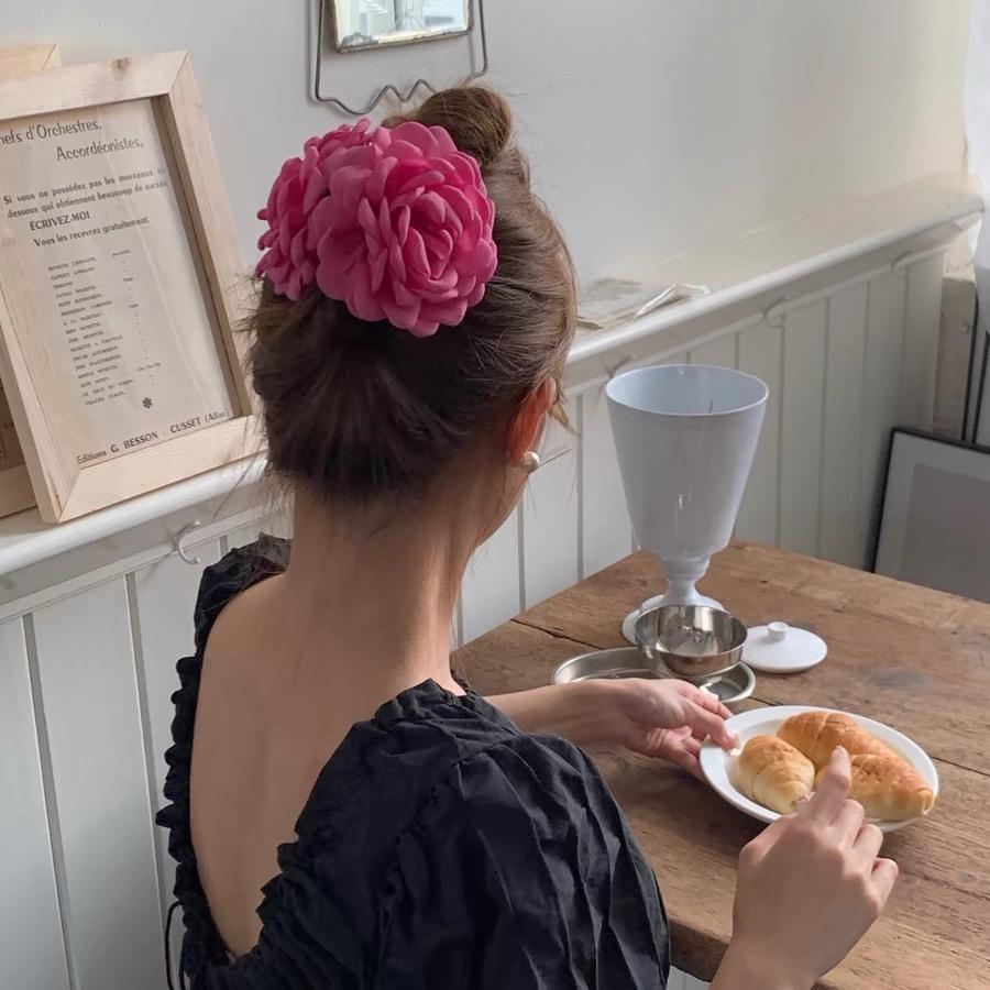 半湾饰品发型分享