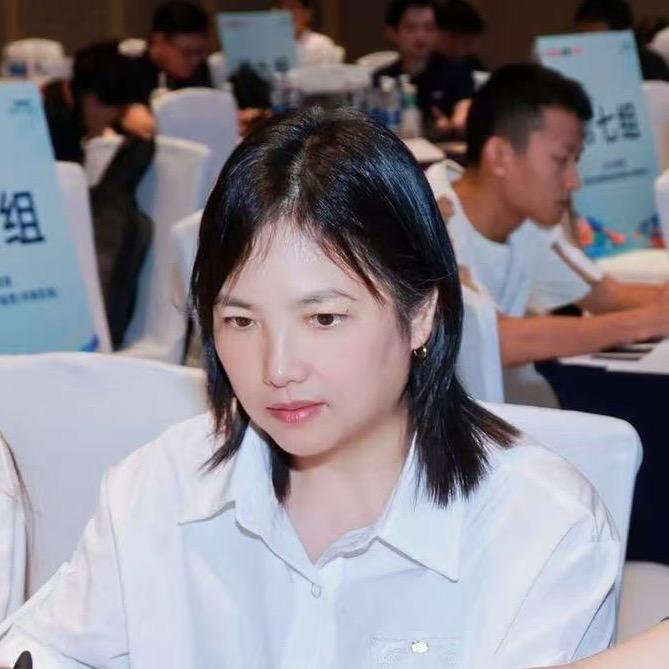 骏雅水电老板娘小冰