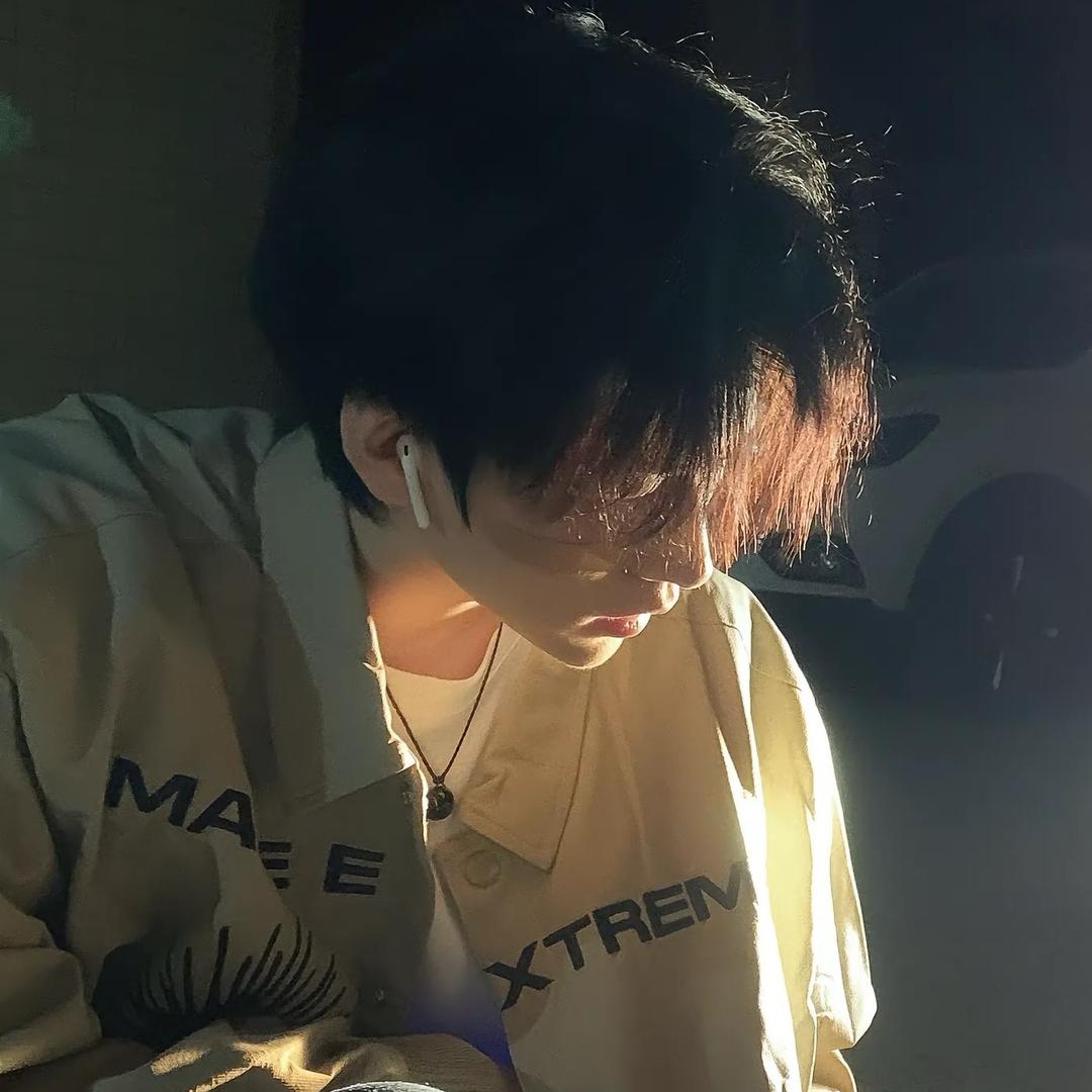 亦.