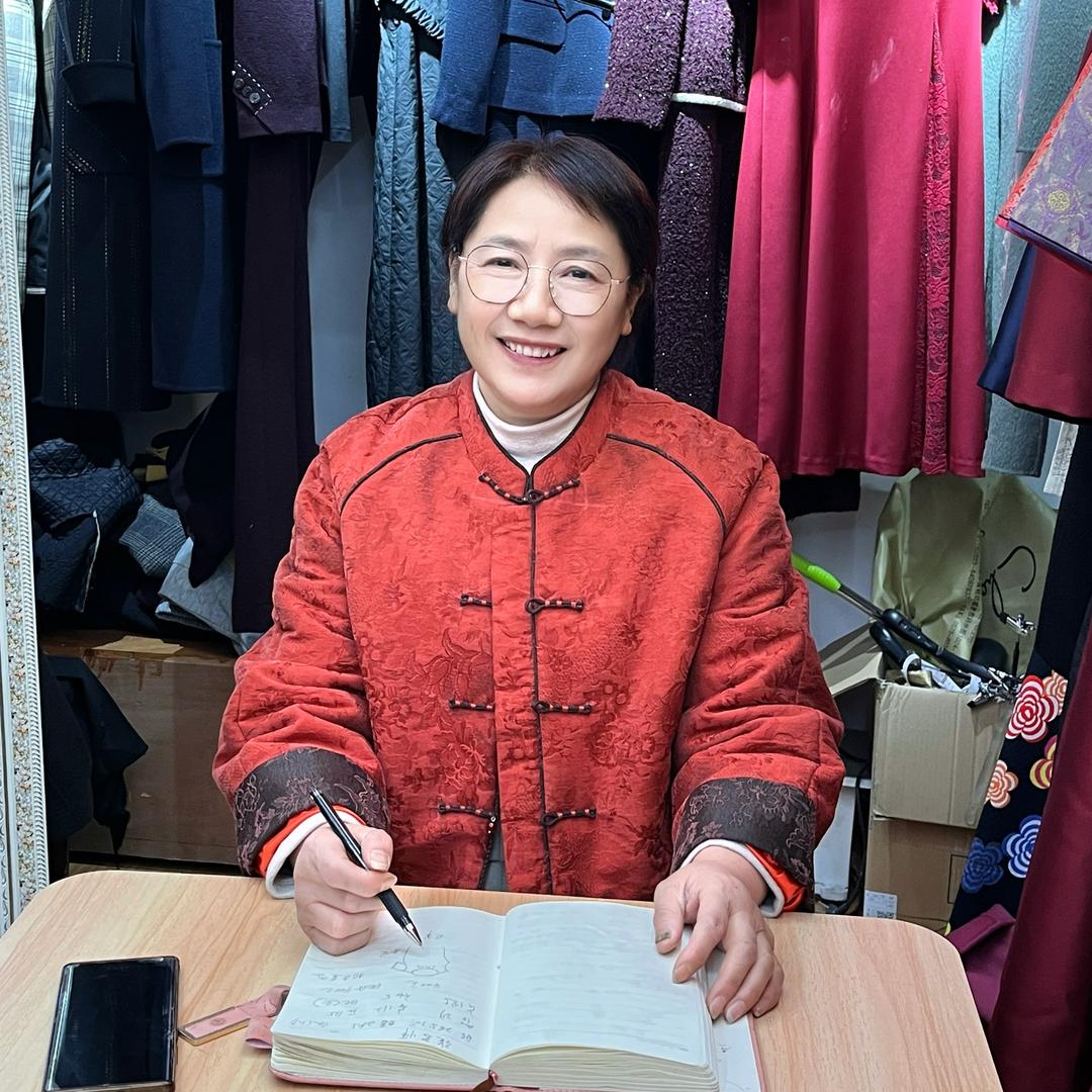 诸暨鸿丽服装杨伟菊