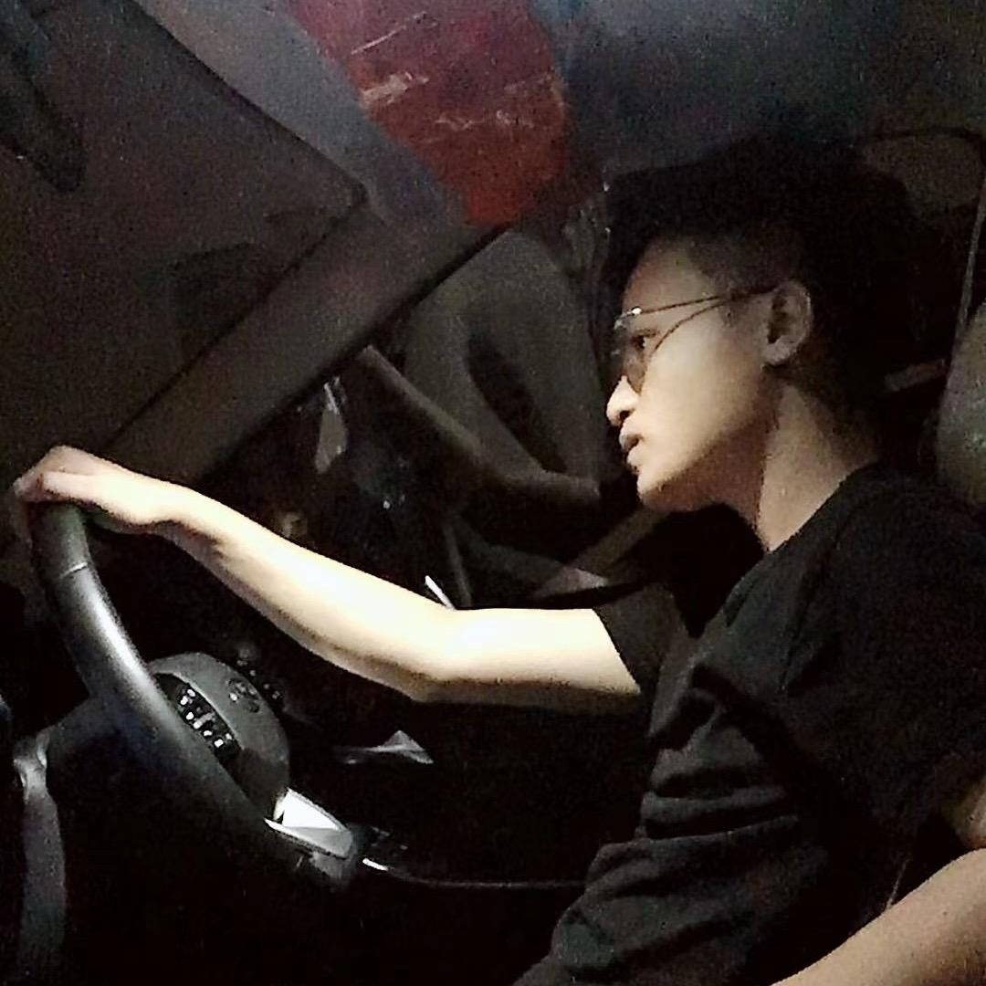 阿洪  很忙！