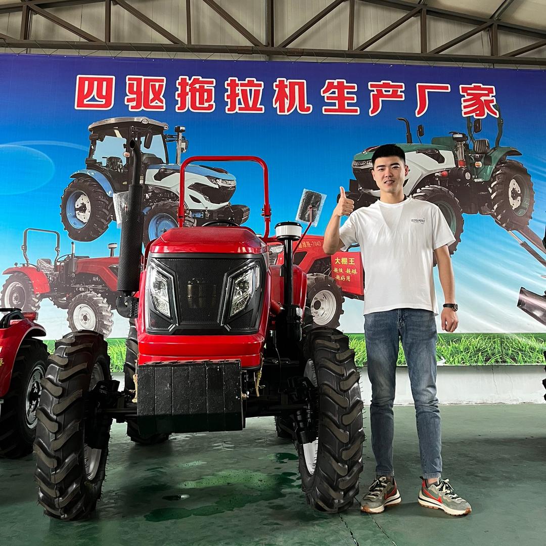 华坤机械拖拉机（四驱拖拉机）