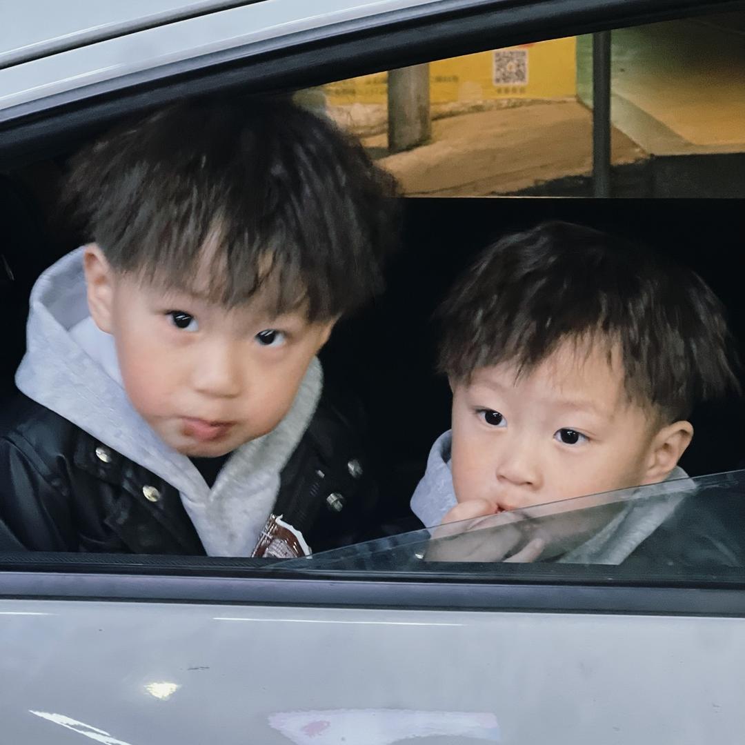嘻嘻哈哈双胞胎