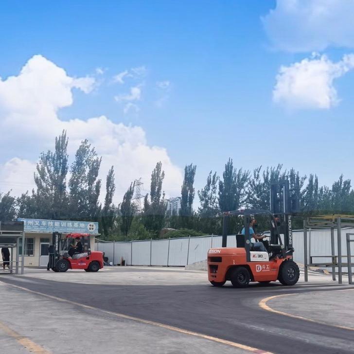 德州熊猫驾校叉车培训基地