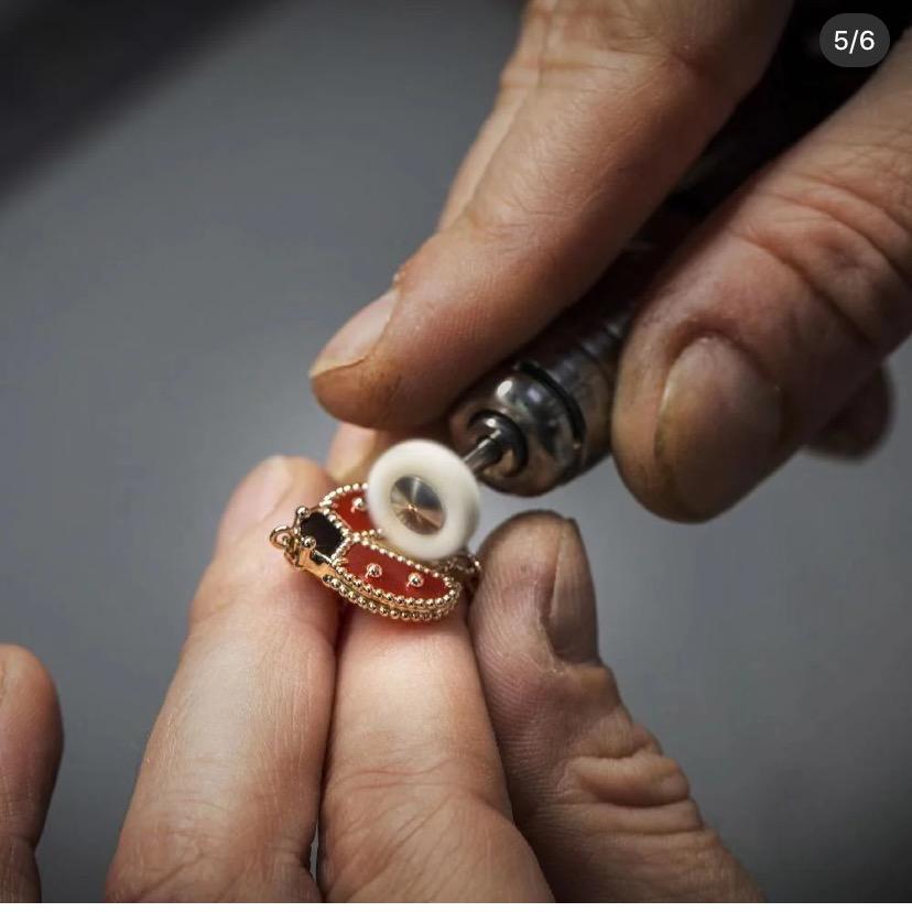 姐姐妹妹站起来