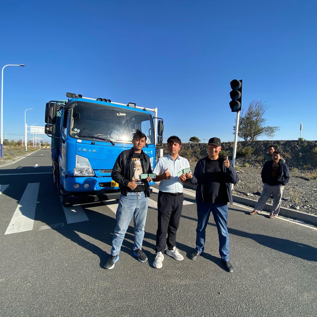 驭乐驾校大货车艾萨教练