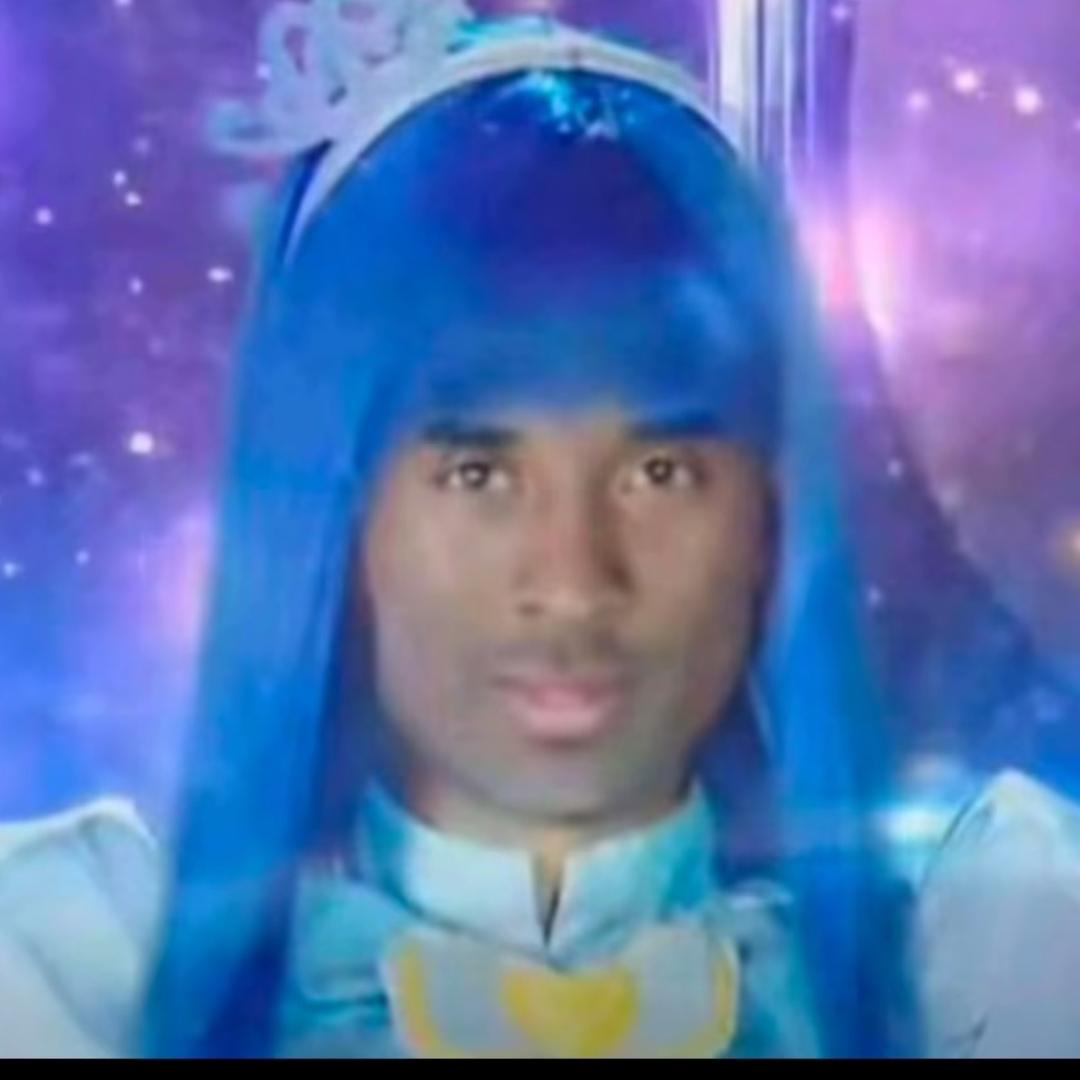 马嘉祺暴力肘击科比