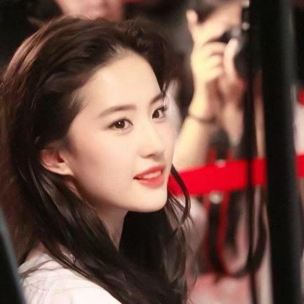 月亮好困想睡觉