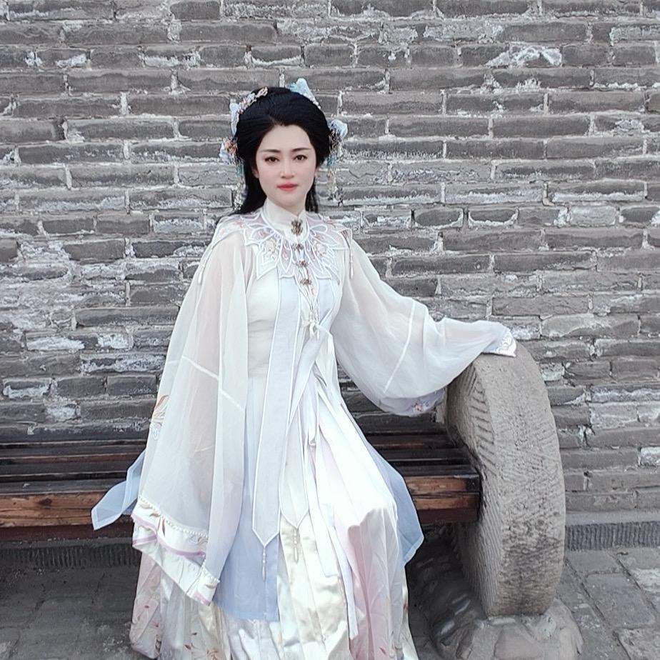 凹凸密码田妞、减脂日记