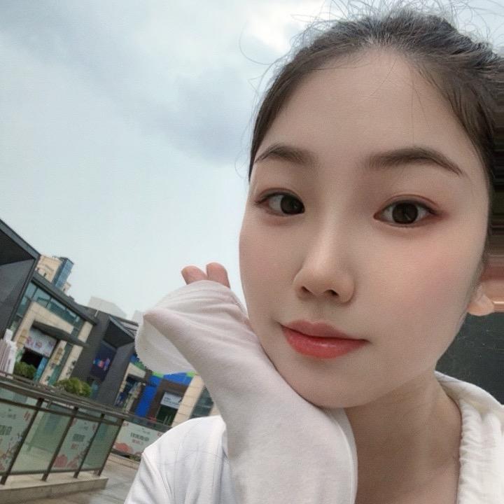💋.