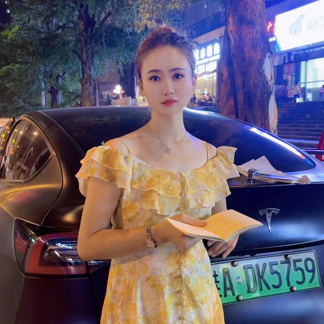 平妹妹🐲开服装厂勒