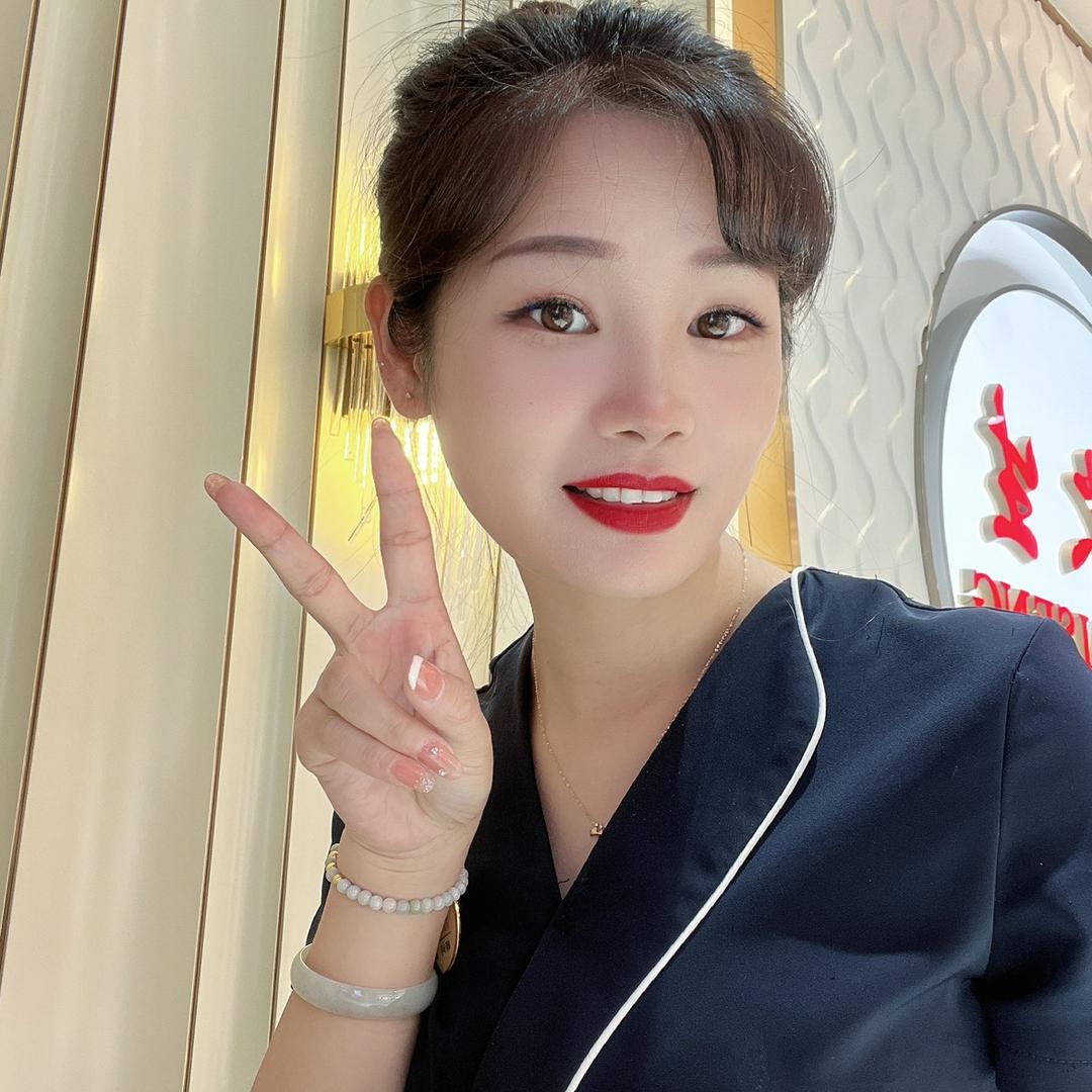 是 周灵吖！(周精怪)