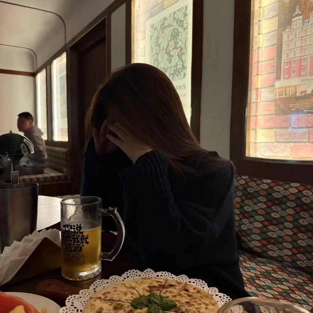女二.