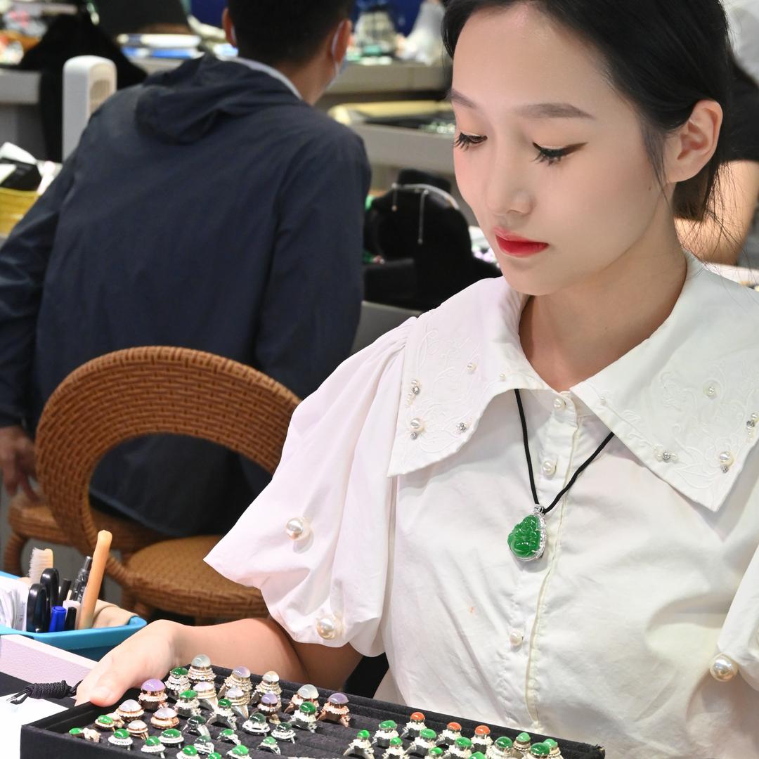 瑞丽手工艺品店