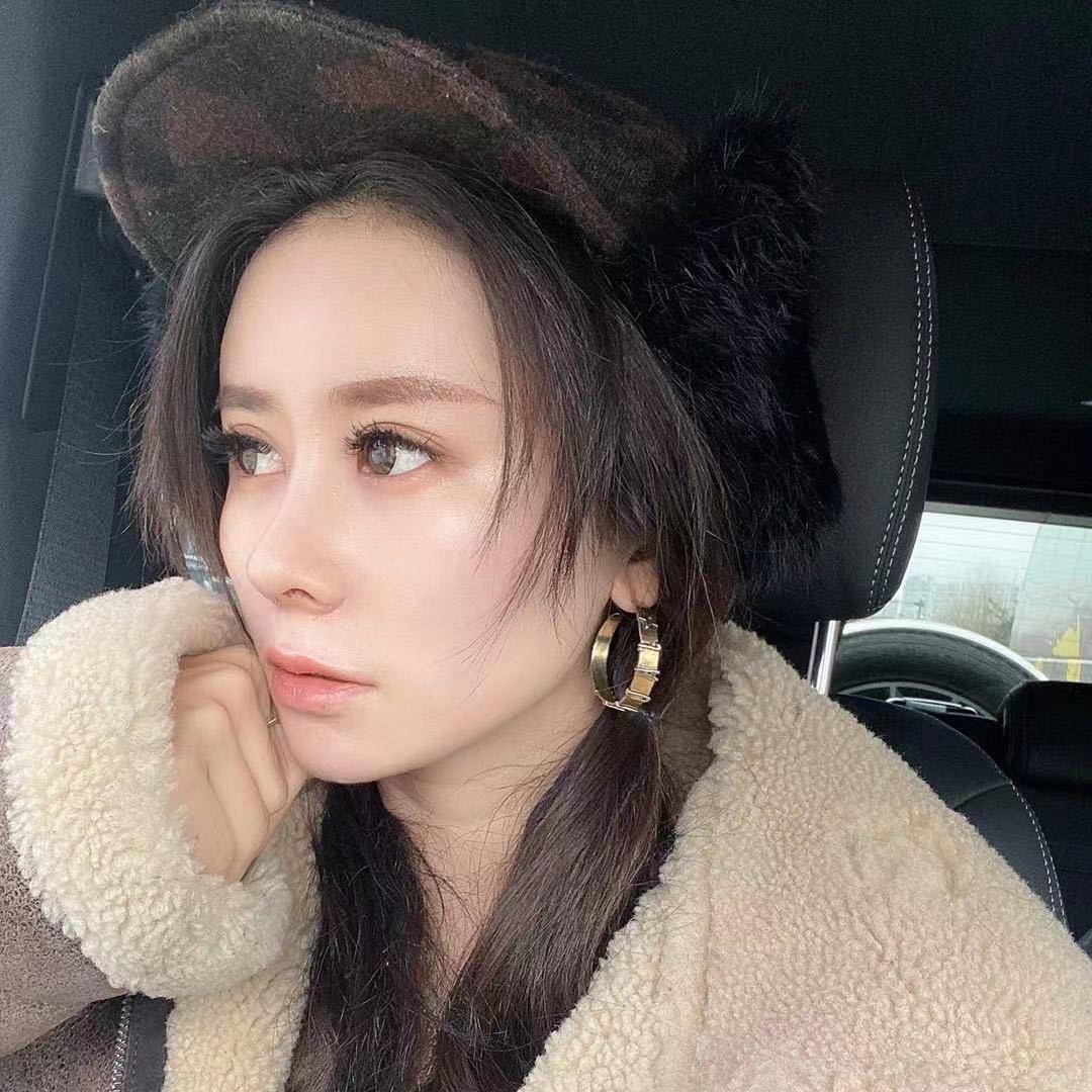 衣婷服饰6号客服在线中……