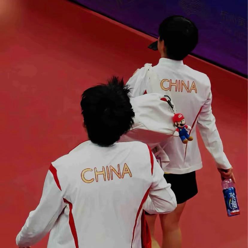 花朵和她的奶油蛋糕