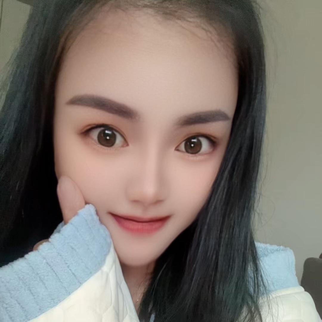 吸着烟徘徊街头