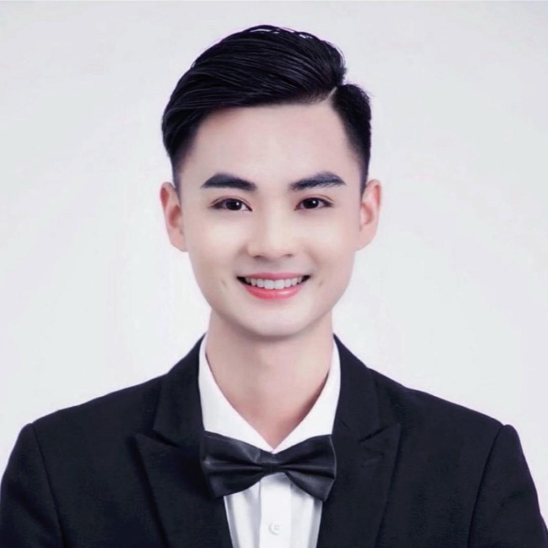 钟杨爱夸人
