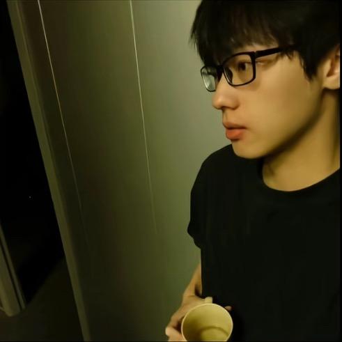 。。，