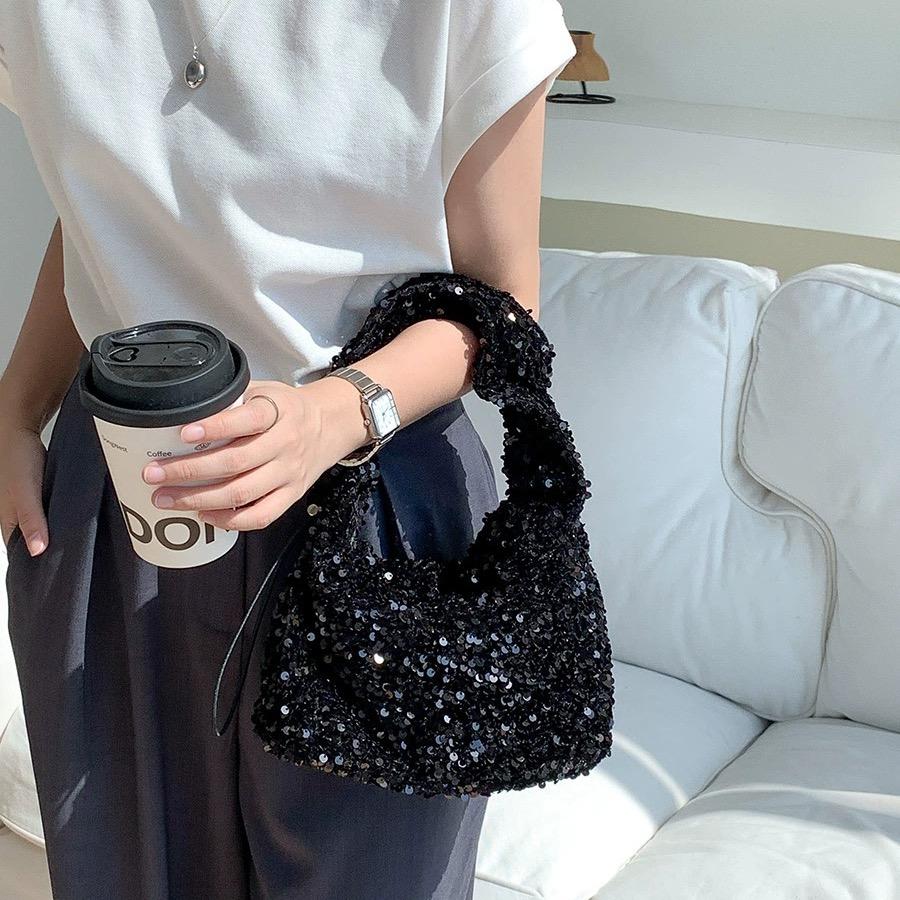 白植进的小店白白白服饰