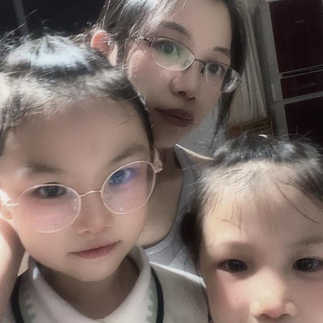 母女三人健身搭档