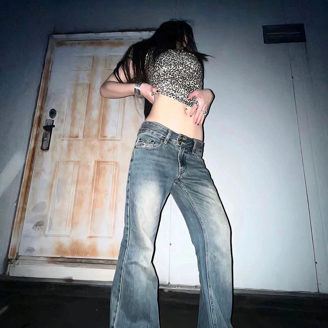 𝐖