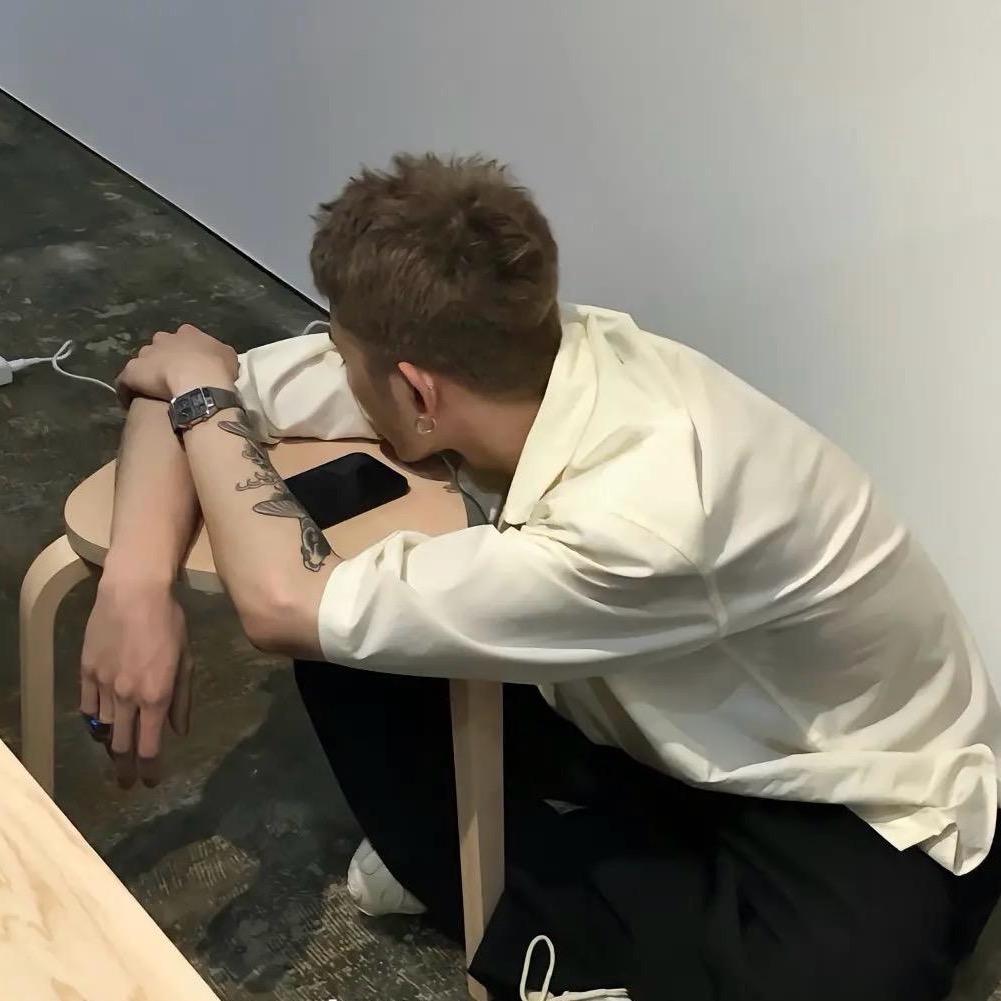 拿铁不加糖   🚬