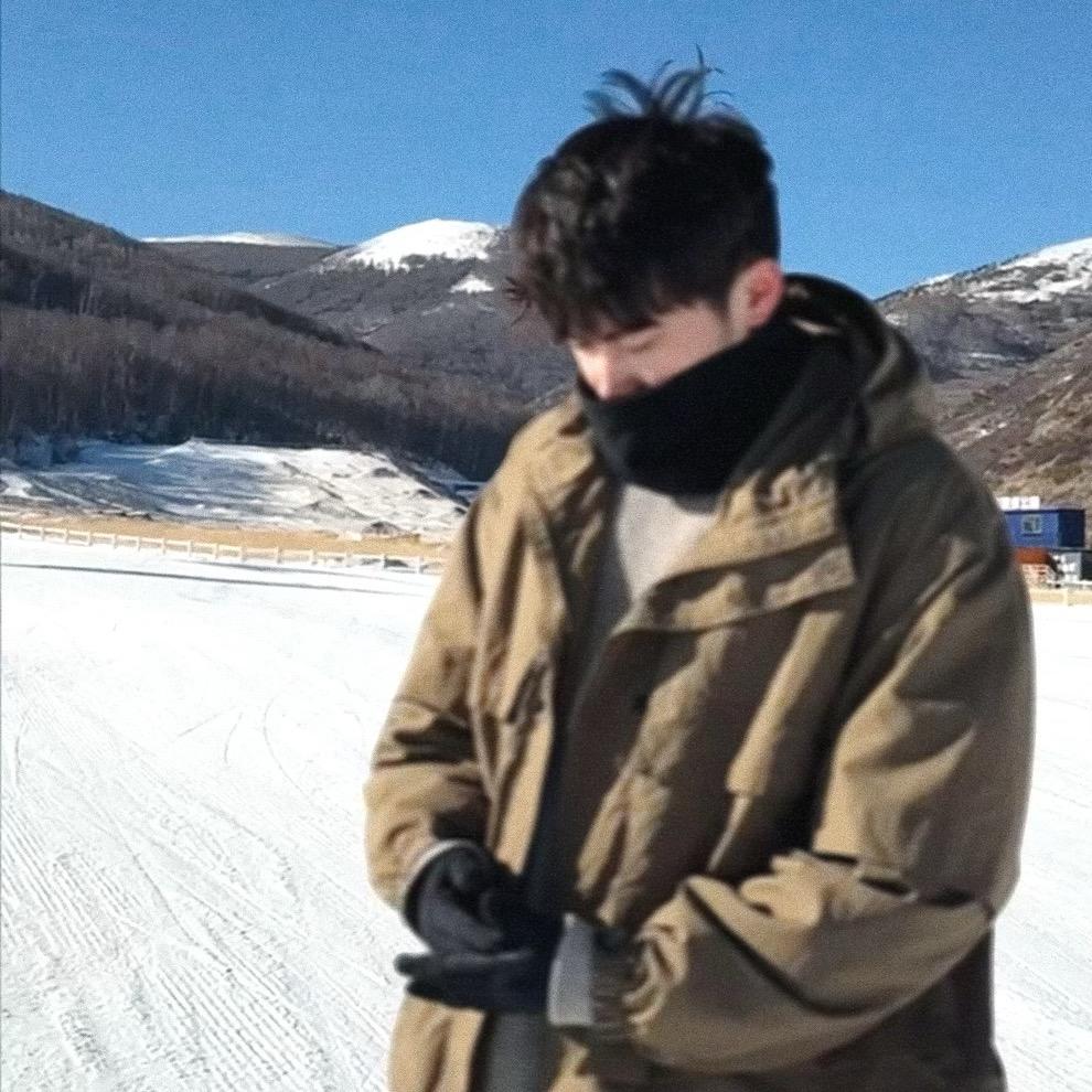 爱滑雪的一粥老师