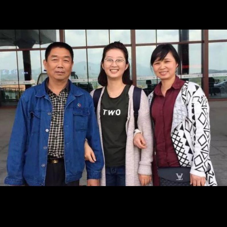 章莹颖父亲(章荣高)
