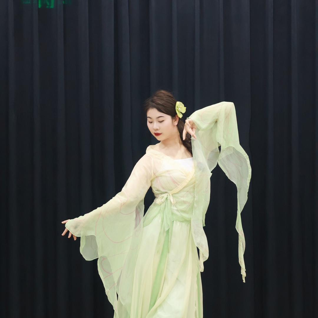 爱跳舞的小迷糊💃