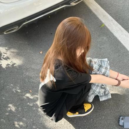 莹莹.
